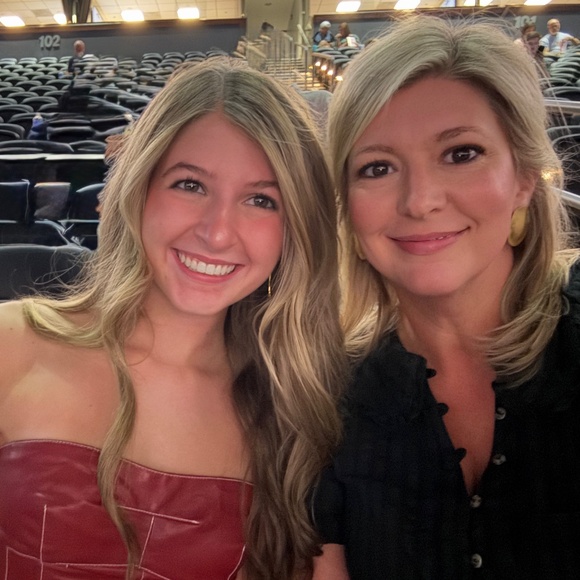 Meet your Posher, Ashley - Picture 1 of 1